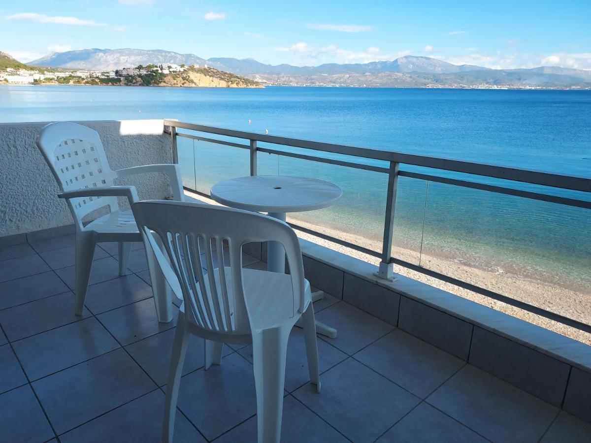 Aqua Apartments Лутра Ораяс Еленис Екстериор снимка