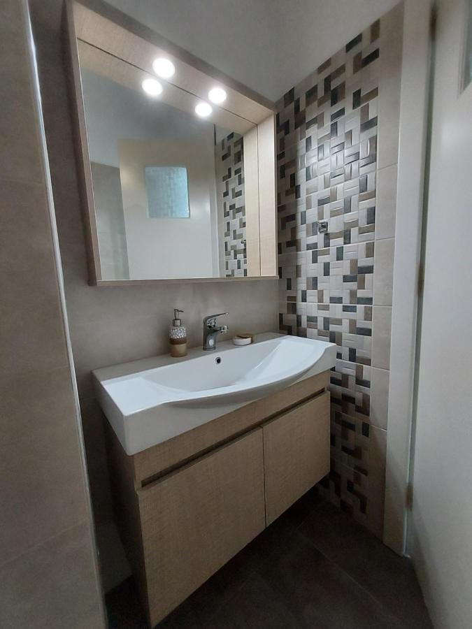 Aqua Apartments Лутра Ораяс Еленис Екстериор снимка